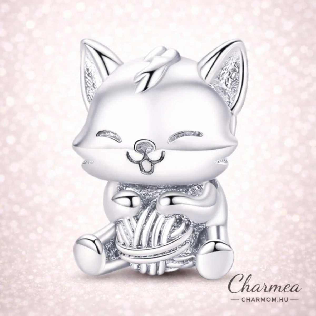 „Gombolyagos Kiscica” Ezüst Charm – 925 Ezüsttel